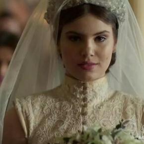 Olhar irônico de uma Angel nada angelical.