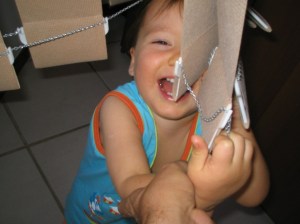 Um pequeno fanfarrão... Puxou ao tio?